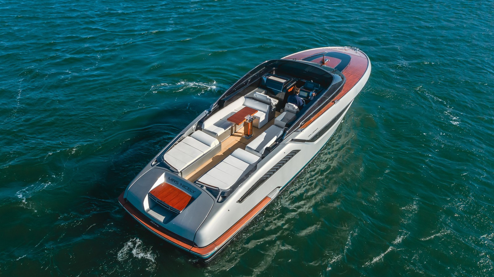 https://arconyachts.ams3.digitaloceanspaces.com/141736/conversions/large_4131941-optimize.jpg