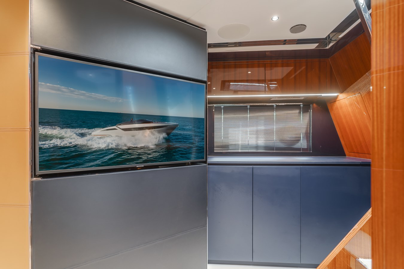 https://arconyachts.ams3.digitaloceanspaces.com/141780/conversions/large_4131959-optimize.jpg