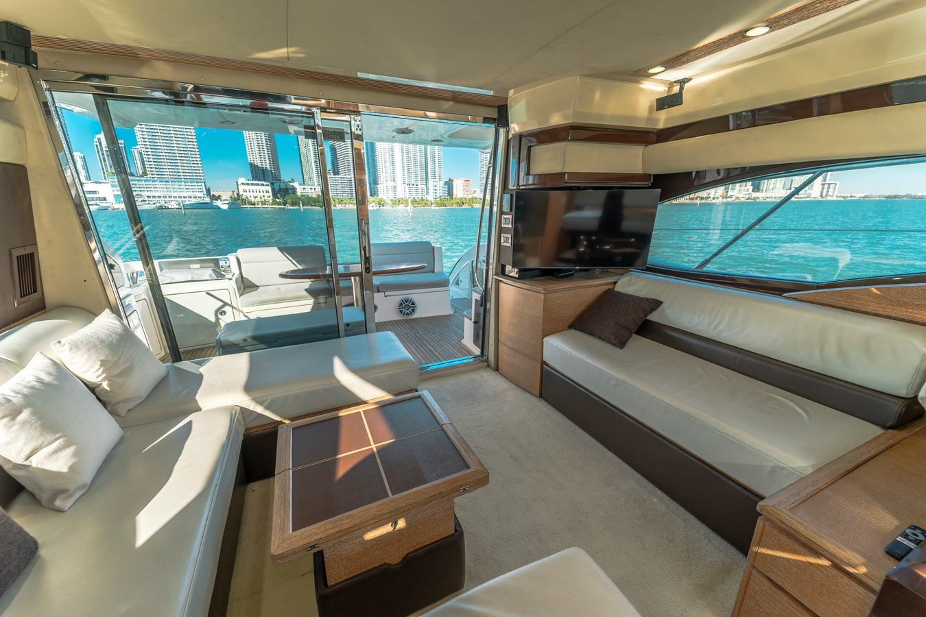 https://arconyachts.ams3.digitaloceanspaces.com/141798/conversions/large_4184214-optimize.jpg