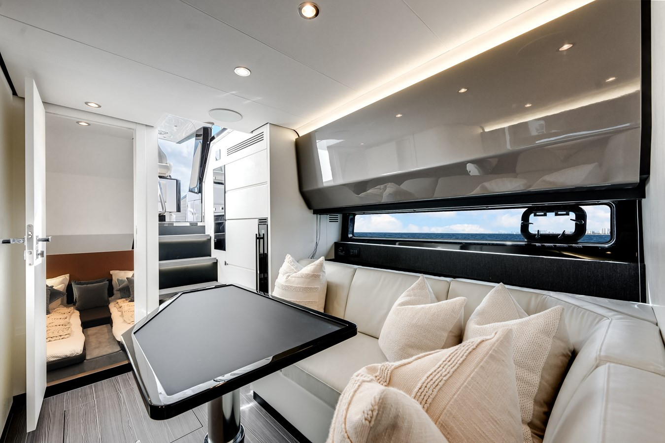 https://arconyachts.ams3.digitaloceanspaces.com/141995/conversions/large_4425216-optimize.jpg
