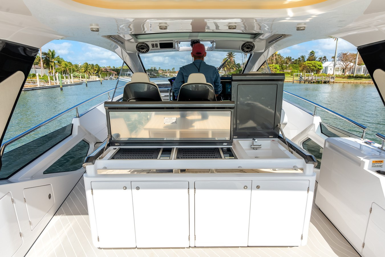 https://arconyachts.ams3.digitaloceanspaces.com/142031/conversions/large_4425228-optimize.jpg