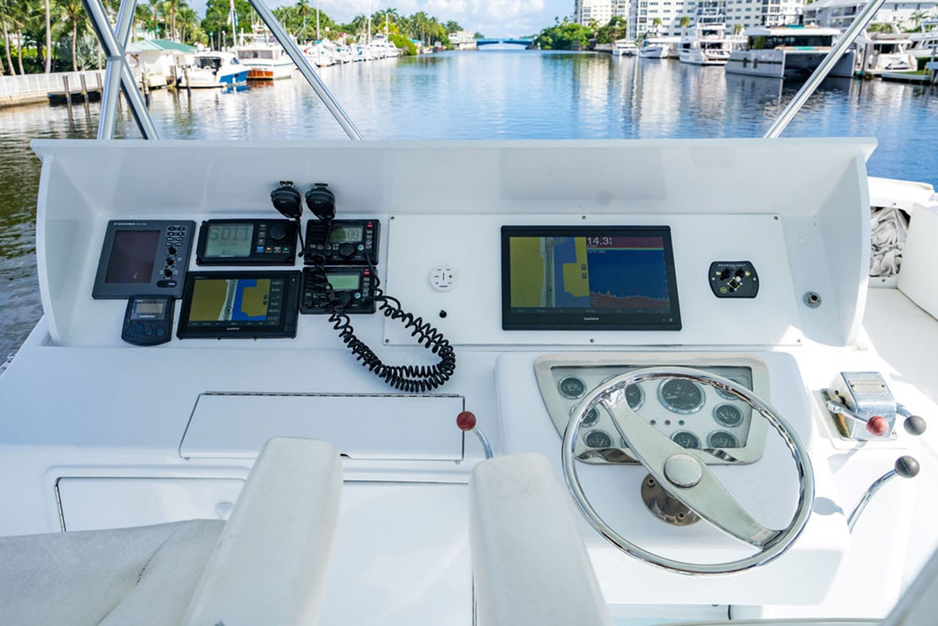 https://arconyachts.ams3.digitaloceanspaces.com/142047/conversions/large_4394622-optimize.jpg