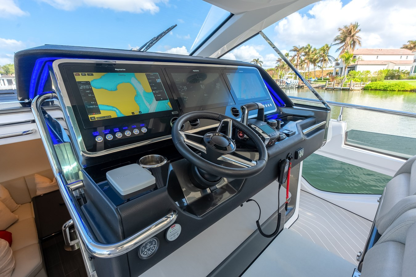 https://arconyachts.ams3.digitaloceanspaces.com/142048/conversions/large_4425234-optimize.jpg