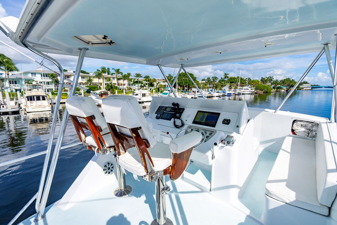 https://arconyachts.ams3.digitaloceanspaces.com/142058/conversions/large_4394626-optimize.jpg