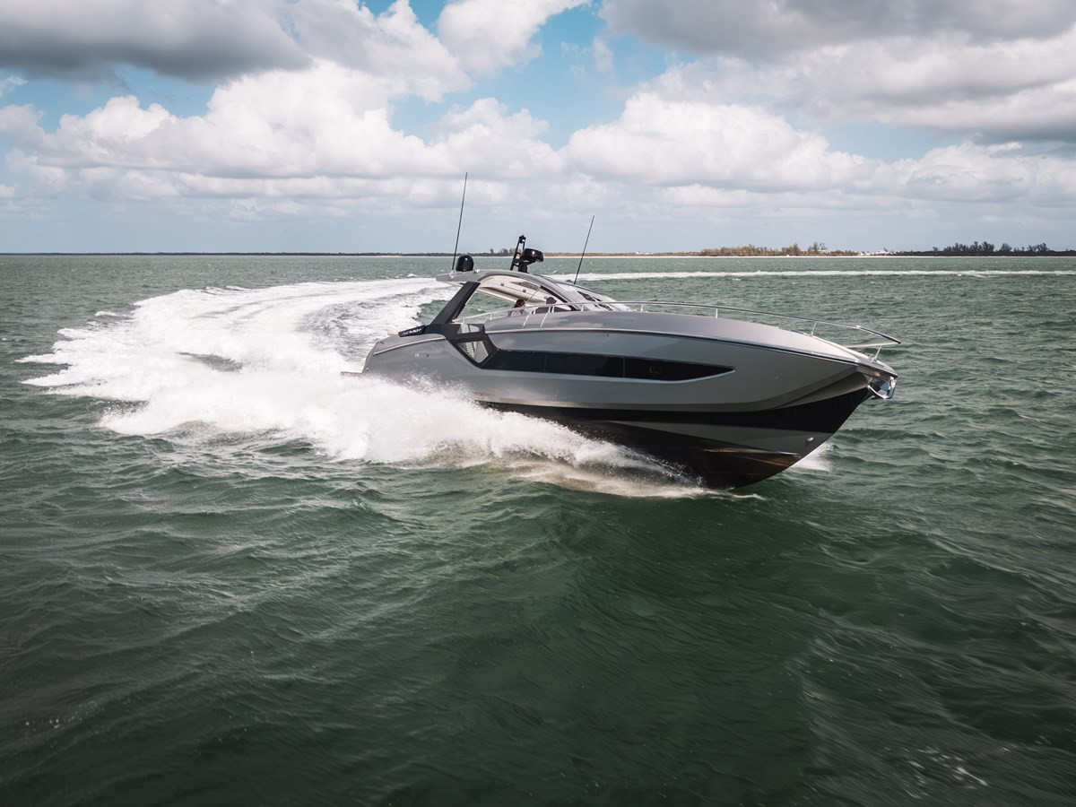 https://arconyachts.ams3.digitaloceanspaces.com/142087/conversions/large_4425252-optimize.jpg
