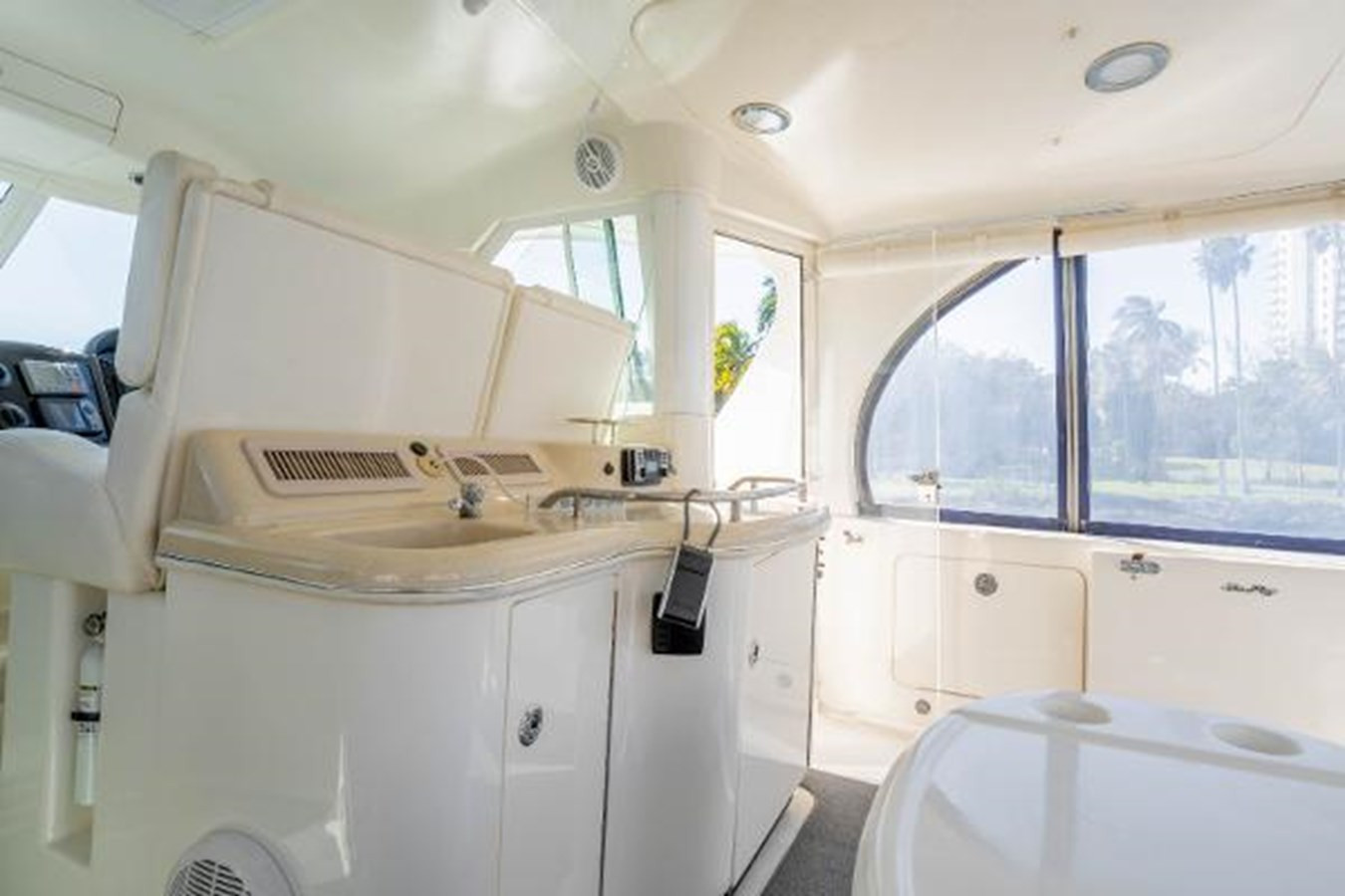 https://arconyachts.ams3.digitaloceanspaces.com/142133/conversions/large_4572625-optimize.jpg