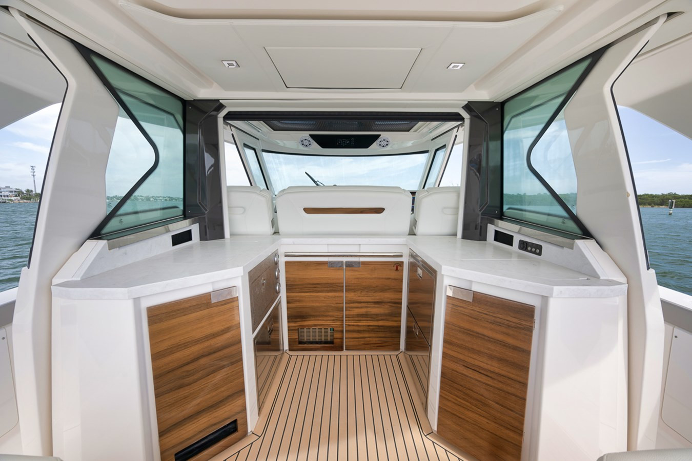 https://arconyachts.ams3.digitaloceanspaces.com/142167/conversions/large_4518977-optimize.jpg