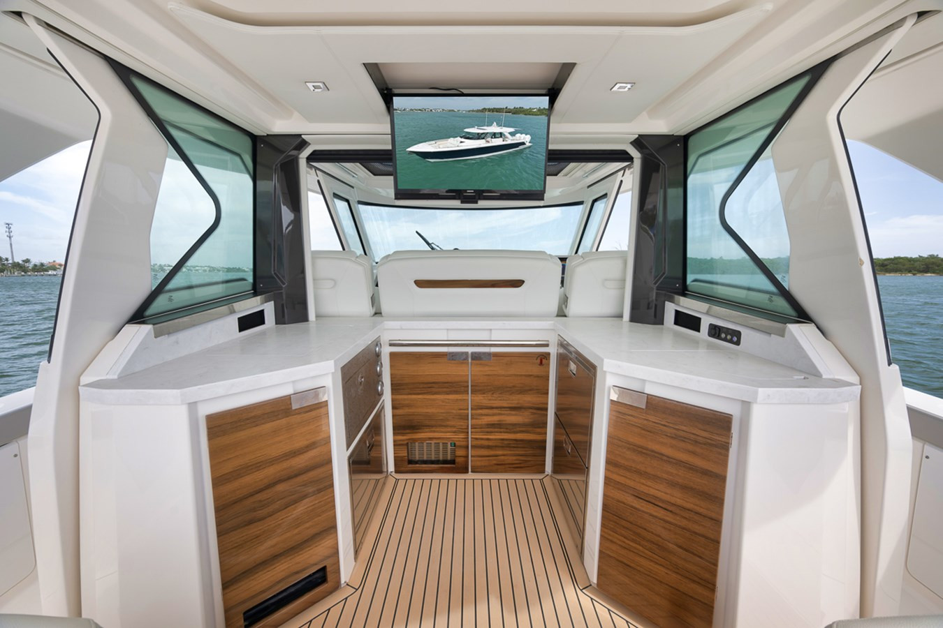 https://arconyachts.ams3.digitaloceanspaces.com/142170/conversions/large_4518978-optimize.jpg