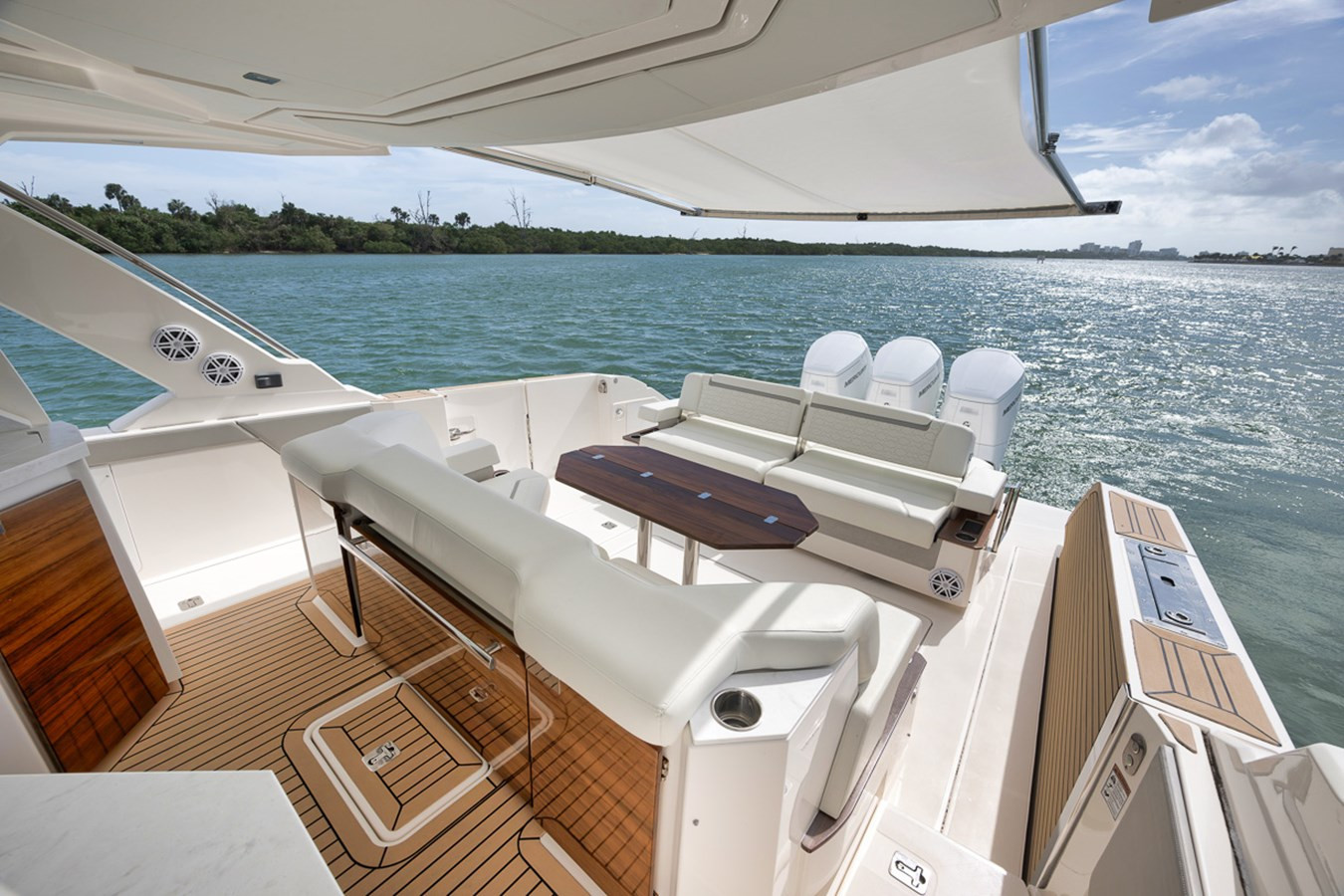 https://arconyachts.ams3.digitaloceanspaces.com/142177/conversions/large_4518980-optimize.jpg