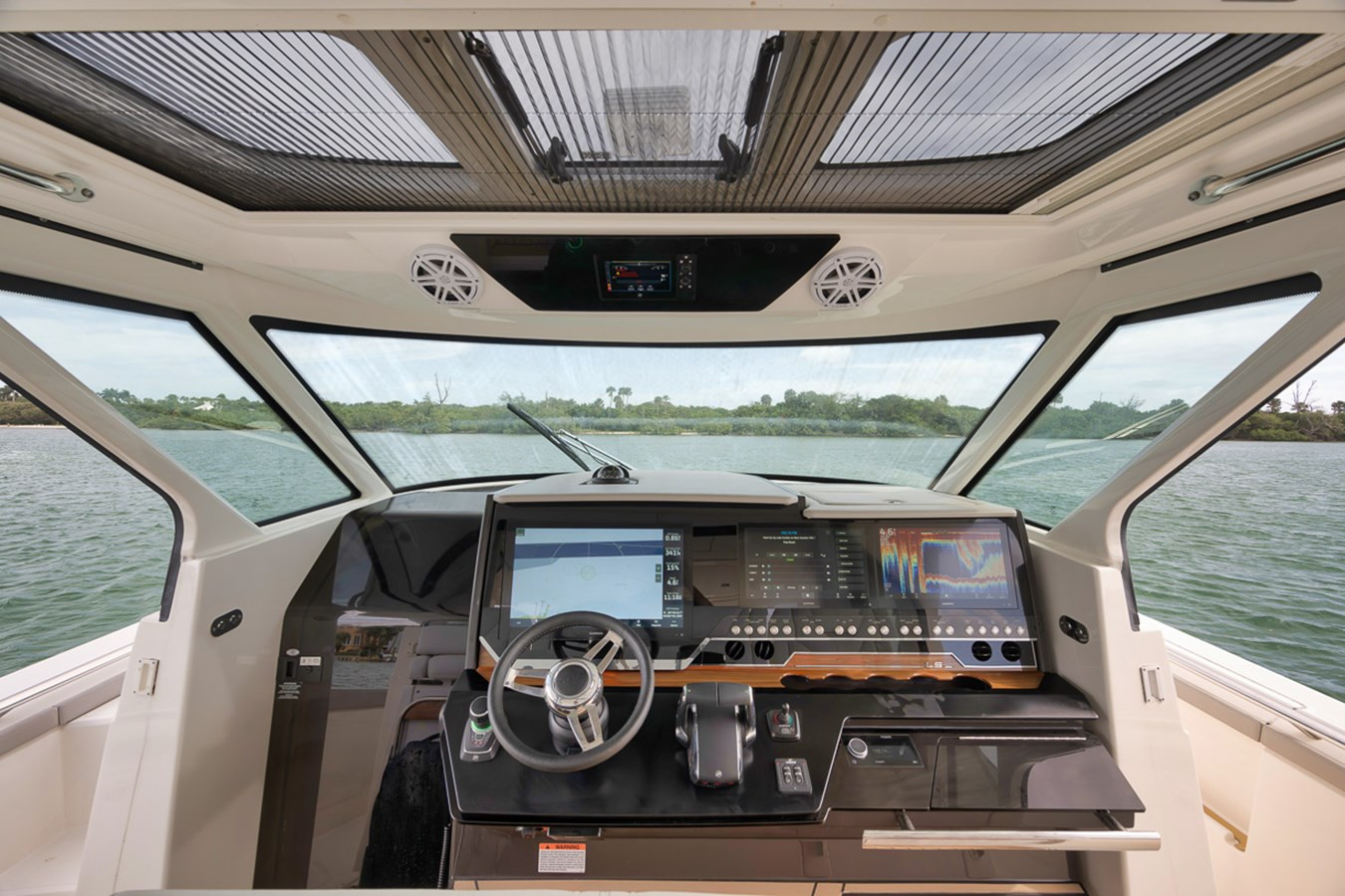 https://arconyachts.ams3.digitaloceanspaces.com/142183/conversions/large_4518982-optimize.jpg