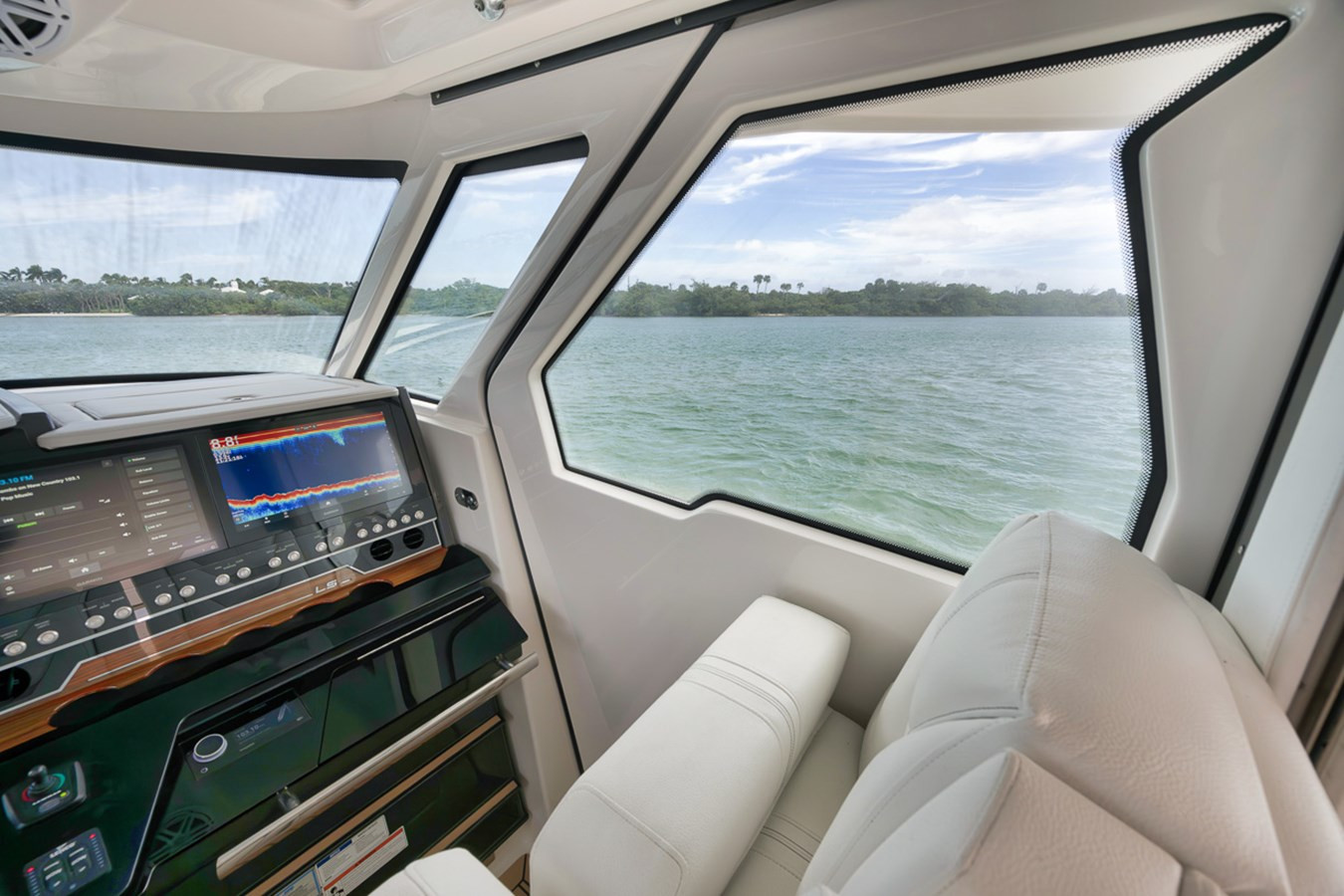 https://arconyachts.ams3.digitaloceanspaces.com/142186/conversions/large_4518983-optimize.jpg