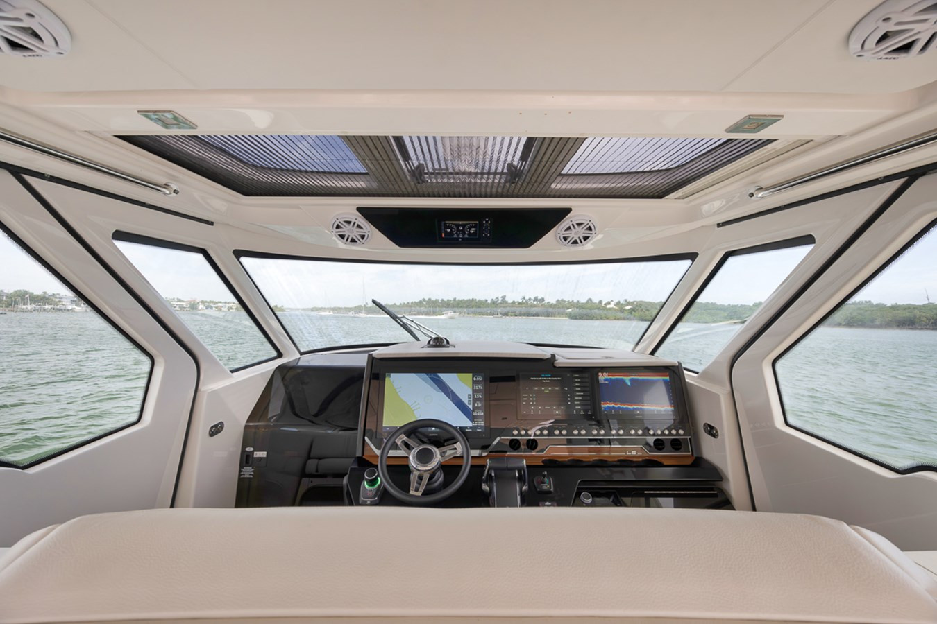https://arconyachts.ams3.digitaloceanspaces.com/142189/conversions/large_4518984-optimize.jpg