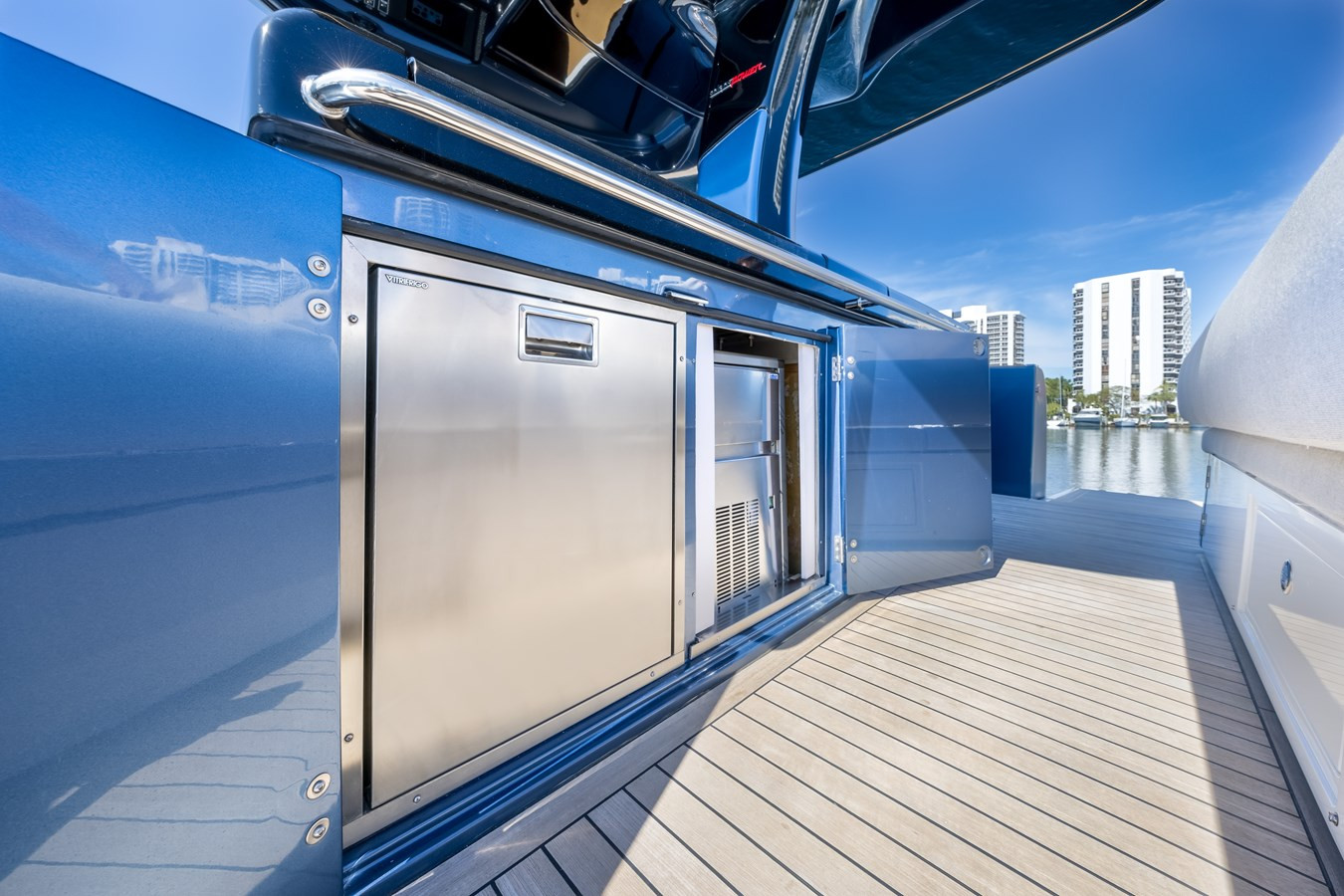 https://arconyachts.ams3.digitaloceanspaces.com/142268/conversions/large_4570425-optimize.jpg