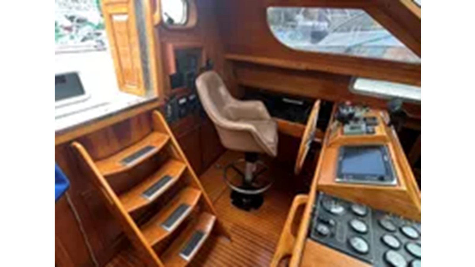 https://arconyachts.ams3.digitaloceanspaces.com/142272/conversions/large_4616687-optimize.jpg