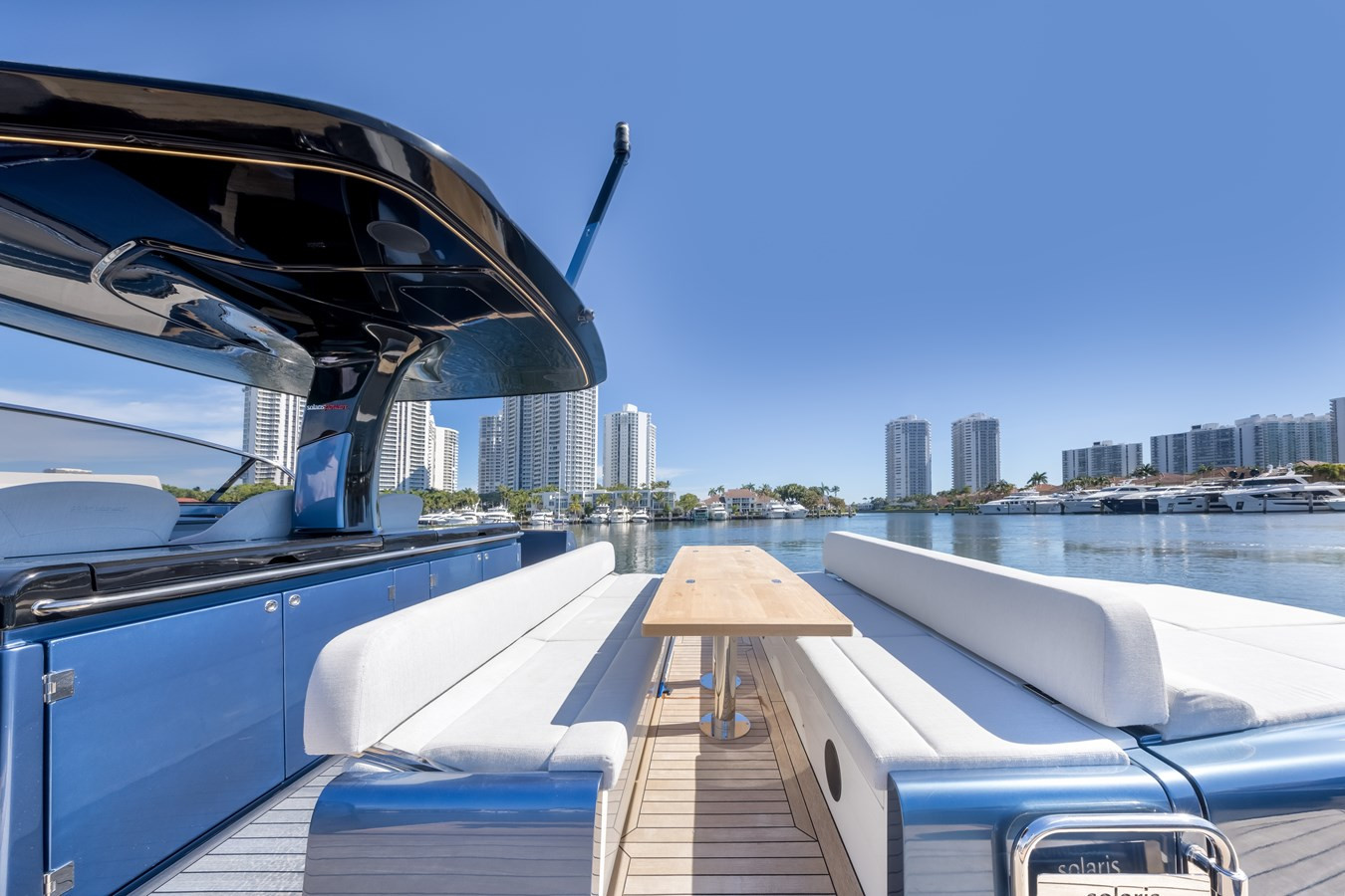 https://arconyachts.ams3.digitaloceanspaces.com/142281/conversions/large_4570430-optimize.jpg