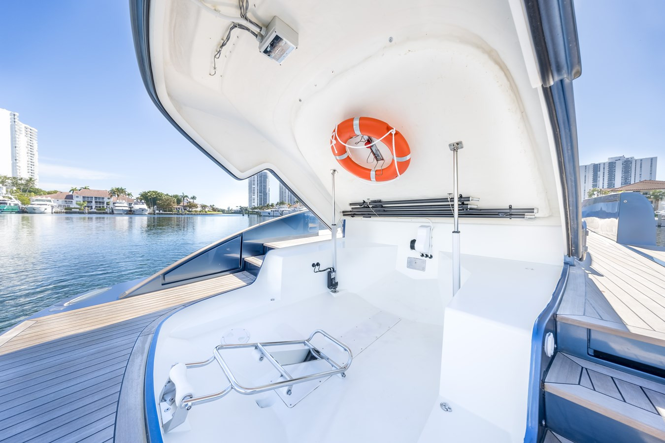 https://arconyachts.ams3.digitaloceanspaces.com/142295/conversions/large_4570435-optimize.jpg