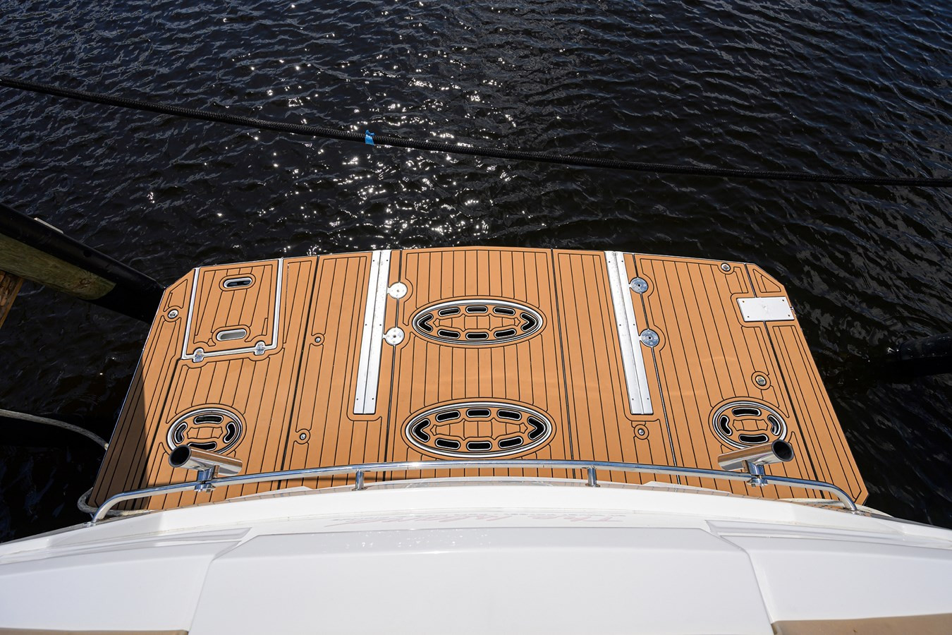 https://arconyachts.ams3.digitaloceanspaces.com/142372/conversions/large_4651225-optimize.jpg