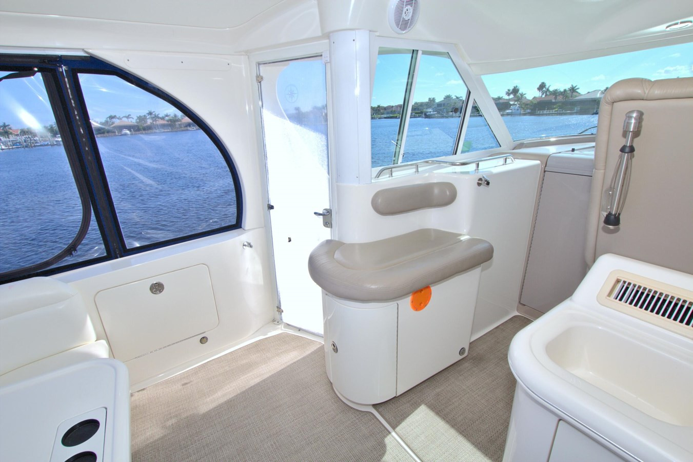 https://arconyachts.ams3.digitaloceanspaces.com/142380/conversions/large_4707069-optimize.jpg