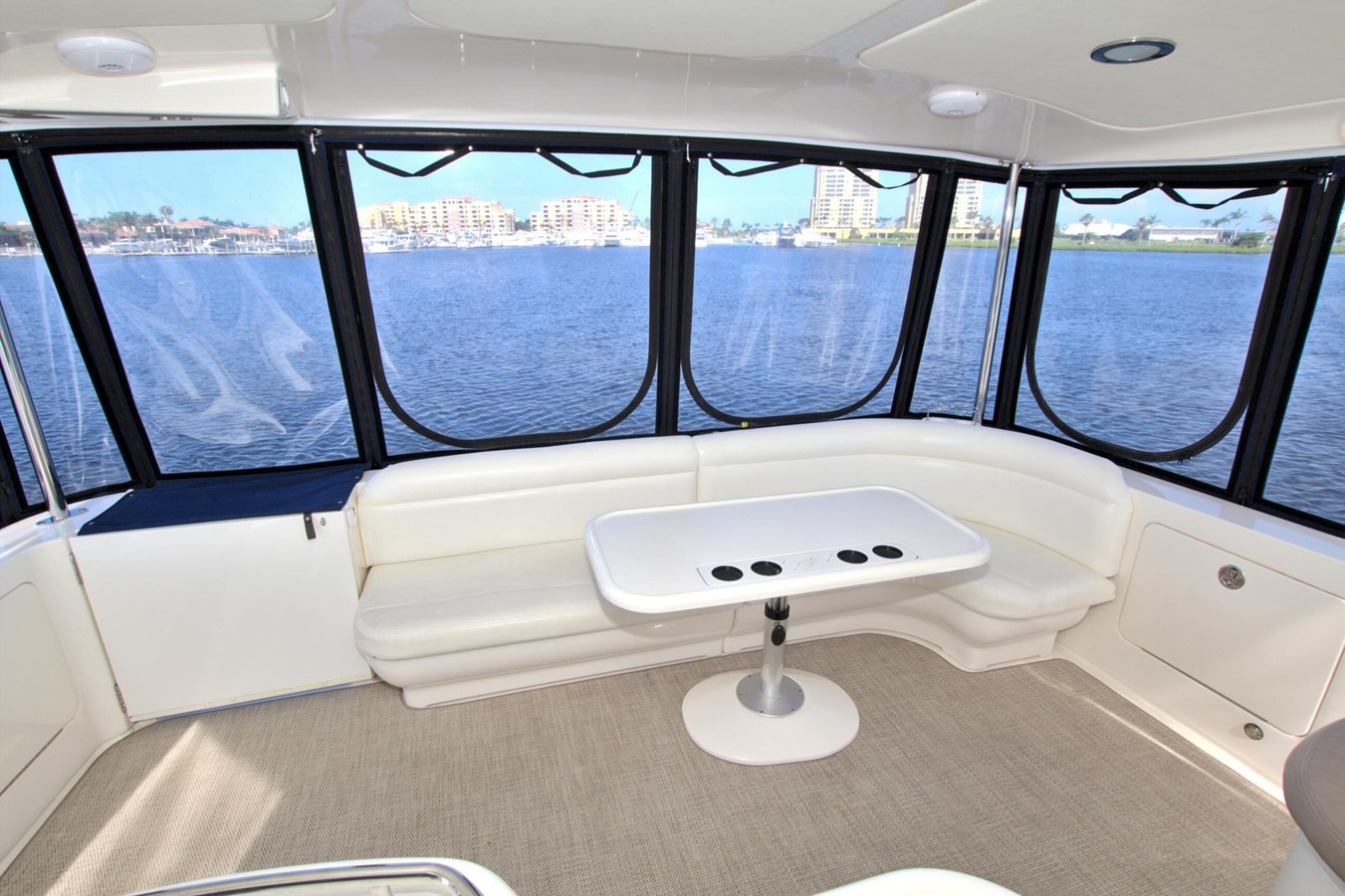 https://arconyachts.ams3.digitaloceanspaces.com/142385/conversions/large_4707071-optimize.jpg