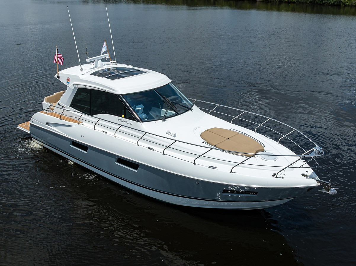 https://arconyachts.ams3.digitaloceanspaces.com/142406/conversions/large_4651237-optimize.jpg