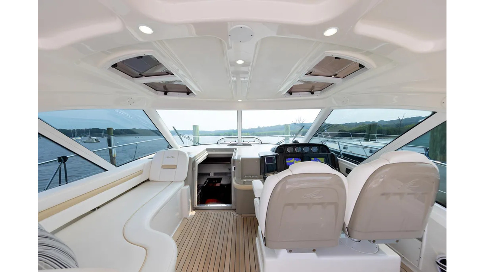 https://arconyachts.ams3.digitaloceanspaces.com/142475/conversions/large_4731727-optimize.jpg