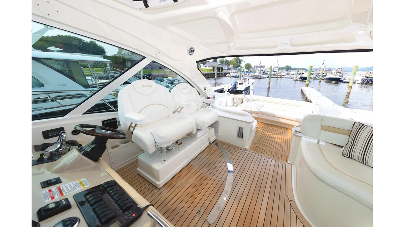 https://arconyachts.ams3.digitaloceanspaces.com/142481/conversions/large_4731729-optimize.jpg