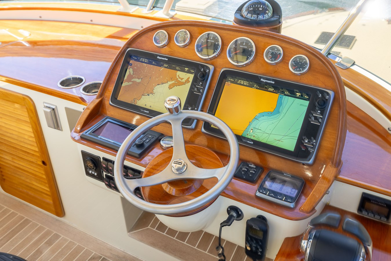 https://arconyachts.ams3.digitaloceanspaces.com/142521/conversions/large_4775108-optimize.jpg