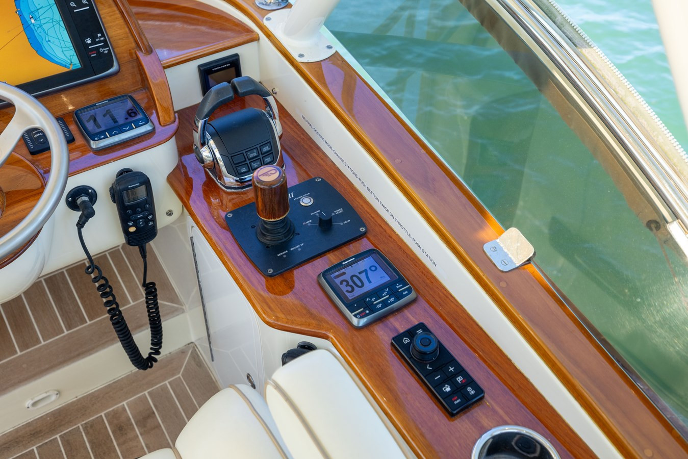 https://arconyachts.ams3.digitaloceanspaces.com/142532/conversions/large_4775107-optimize.jpg