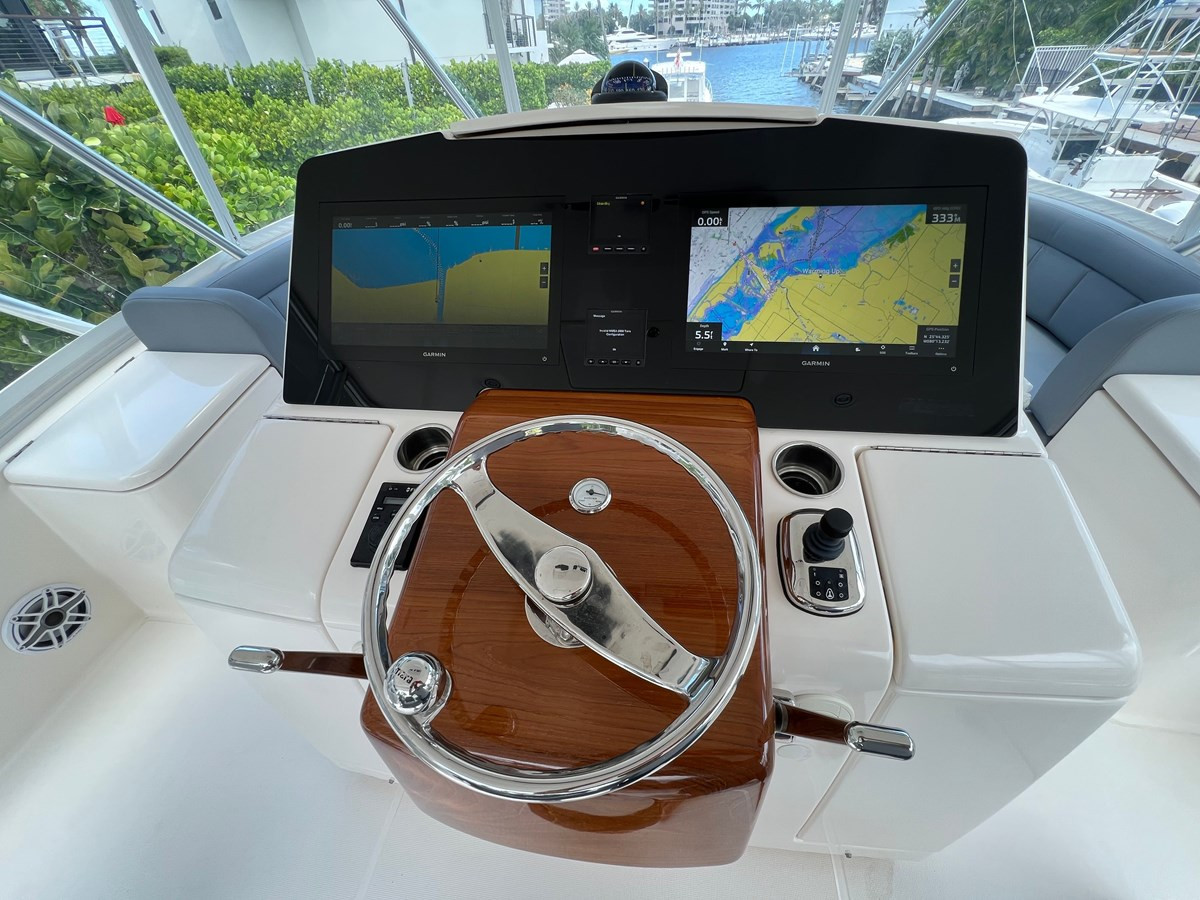 https://arconyachts.ams3.digitaloceanspaces.com/142534/conversions/large_4770755-optimize.jpg