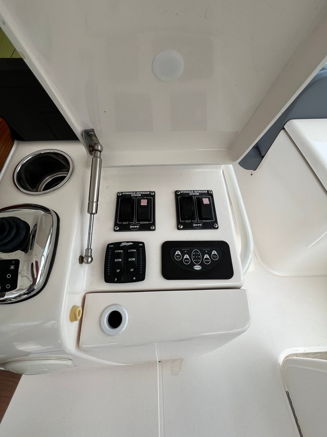 https://arconyachts.ams3.digitaloceanspaces.com/142537/conversions/large_4770756-optimize.jpg