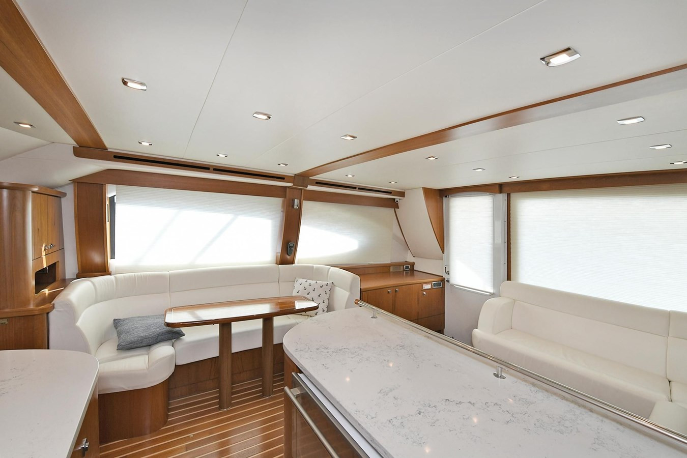 https://arconyachts.ams3.digitaloceanspaces.com/142539/conversions/large_4770757-optimize.jpg