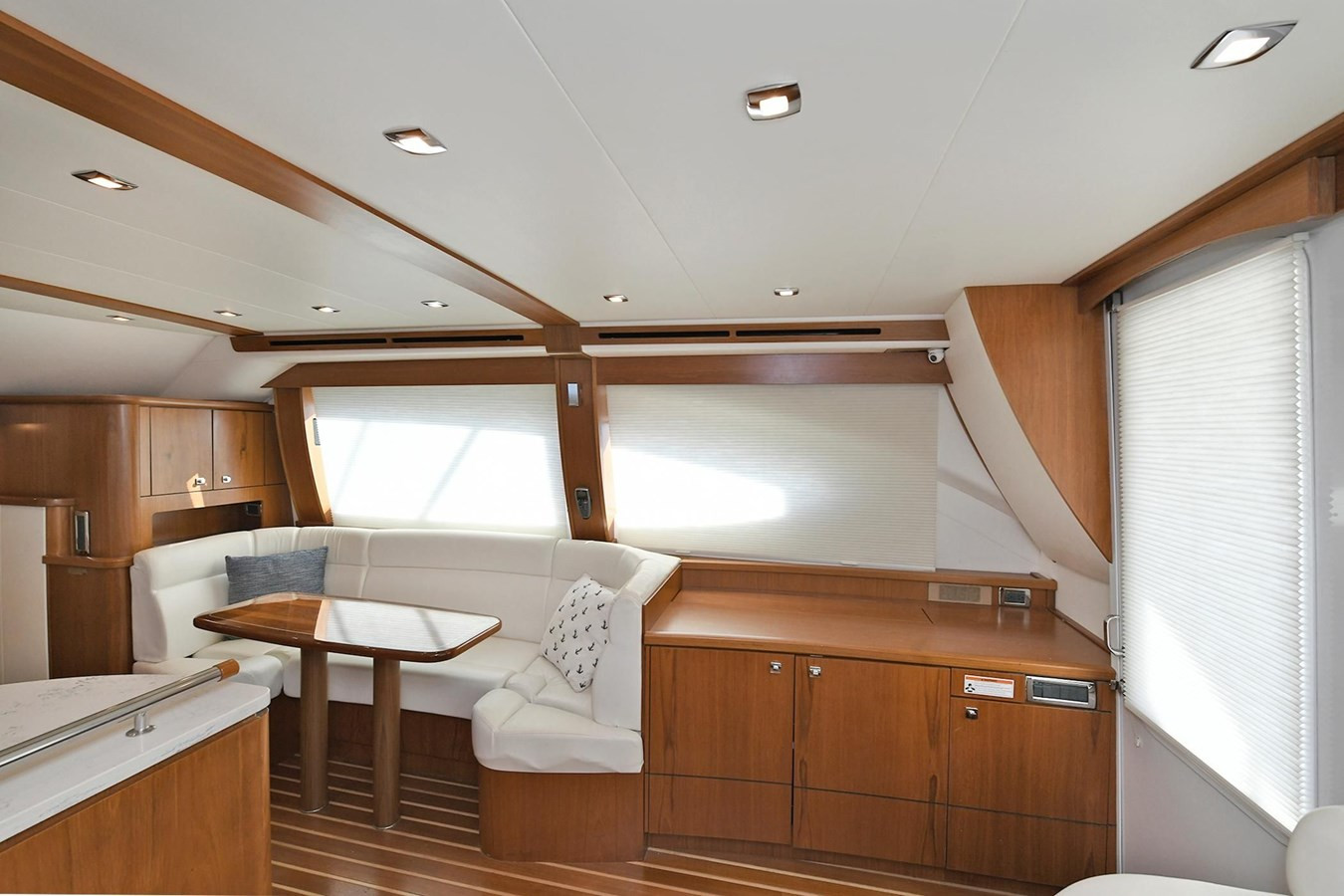 https://arconyachts.ams3.digitaloceanspaces.com/142550/conversions/large_4770761-optimize.jpg