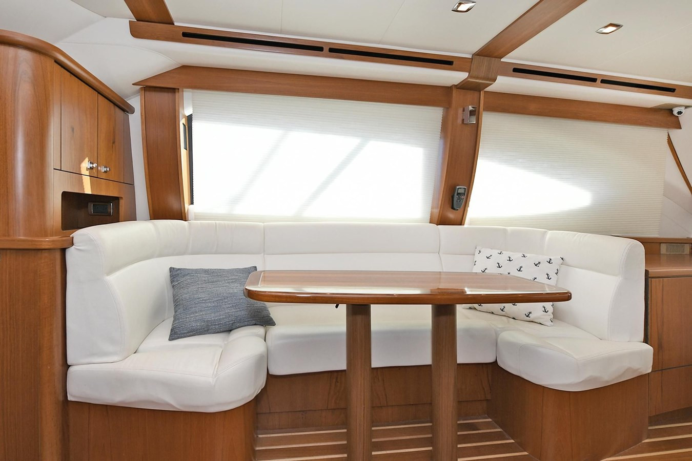 https://arconyachts.ams3.digitaloceanspaces.com/142561/conversions/large_4770765-optimize.jpg