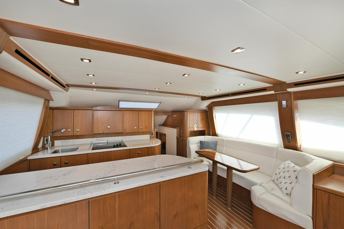 https://arconyachts.ams3.digitaloceanspaces.com/142564/conversions/large_4770766-optimize.jpg