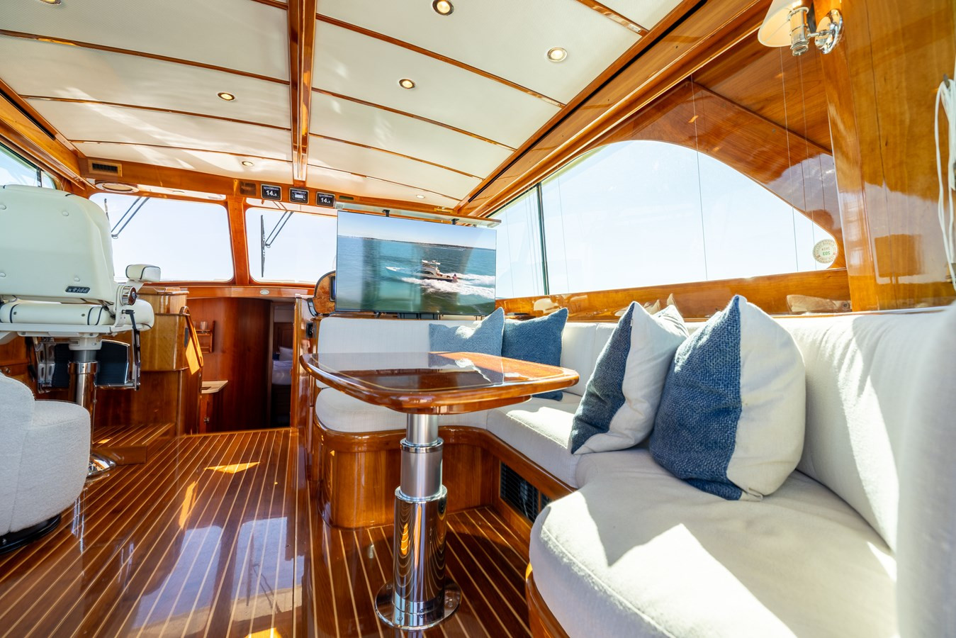 https://arconyachts.ams3.digitaloceanspaces.com/142570/conversions/large_4775245-optimize.jpg
