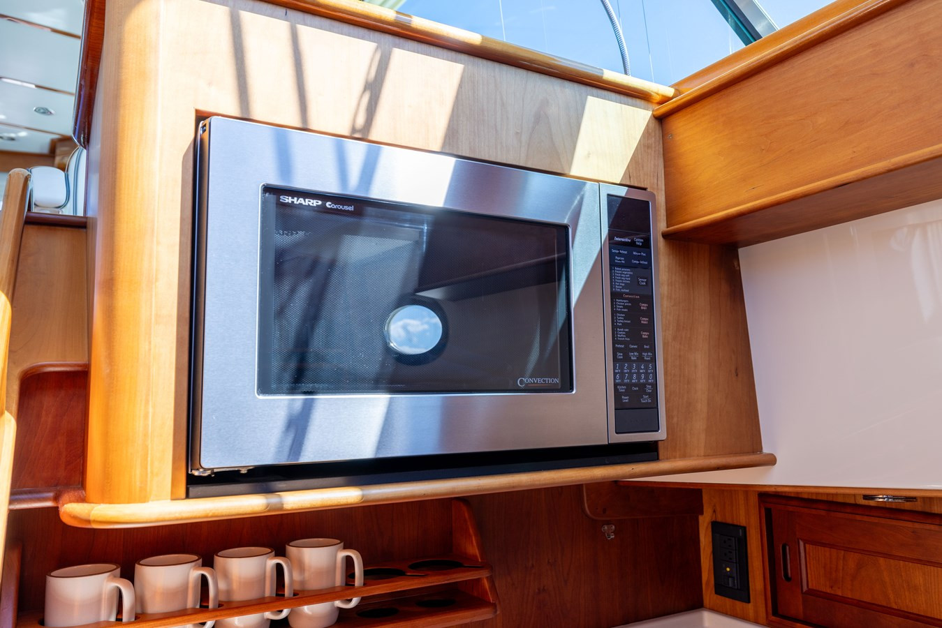 https://arconyachts.ams3.digitaloceanspaces.com/142605/conversions/large_4775120-optimize.jpg