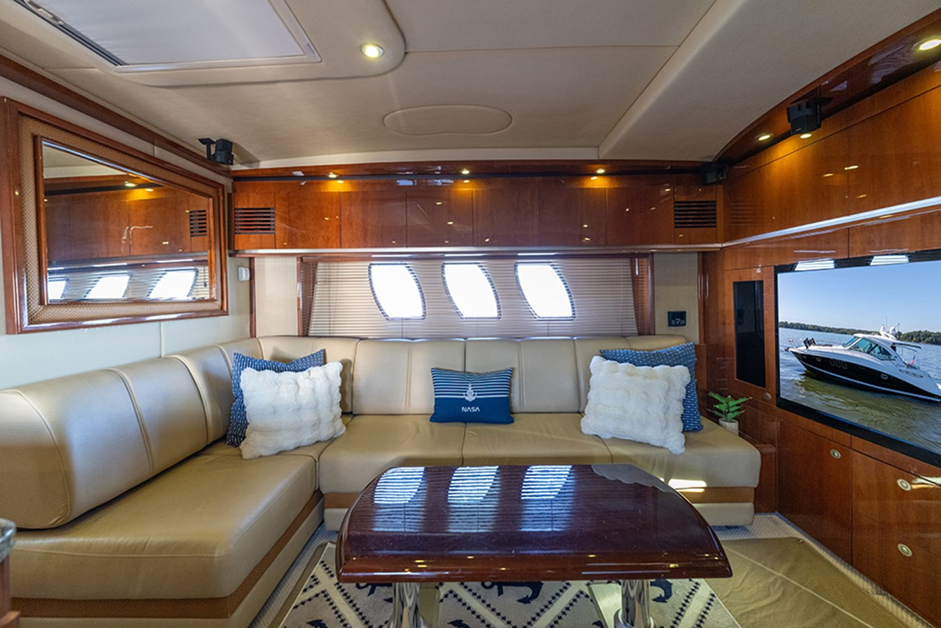 https://arconyachts.ams3.digitaloceanspaces.com/142619/conversions/large_4776189-optimize.jpg
