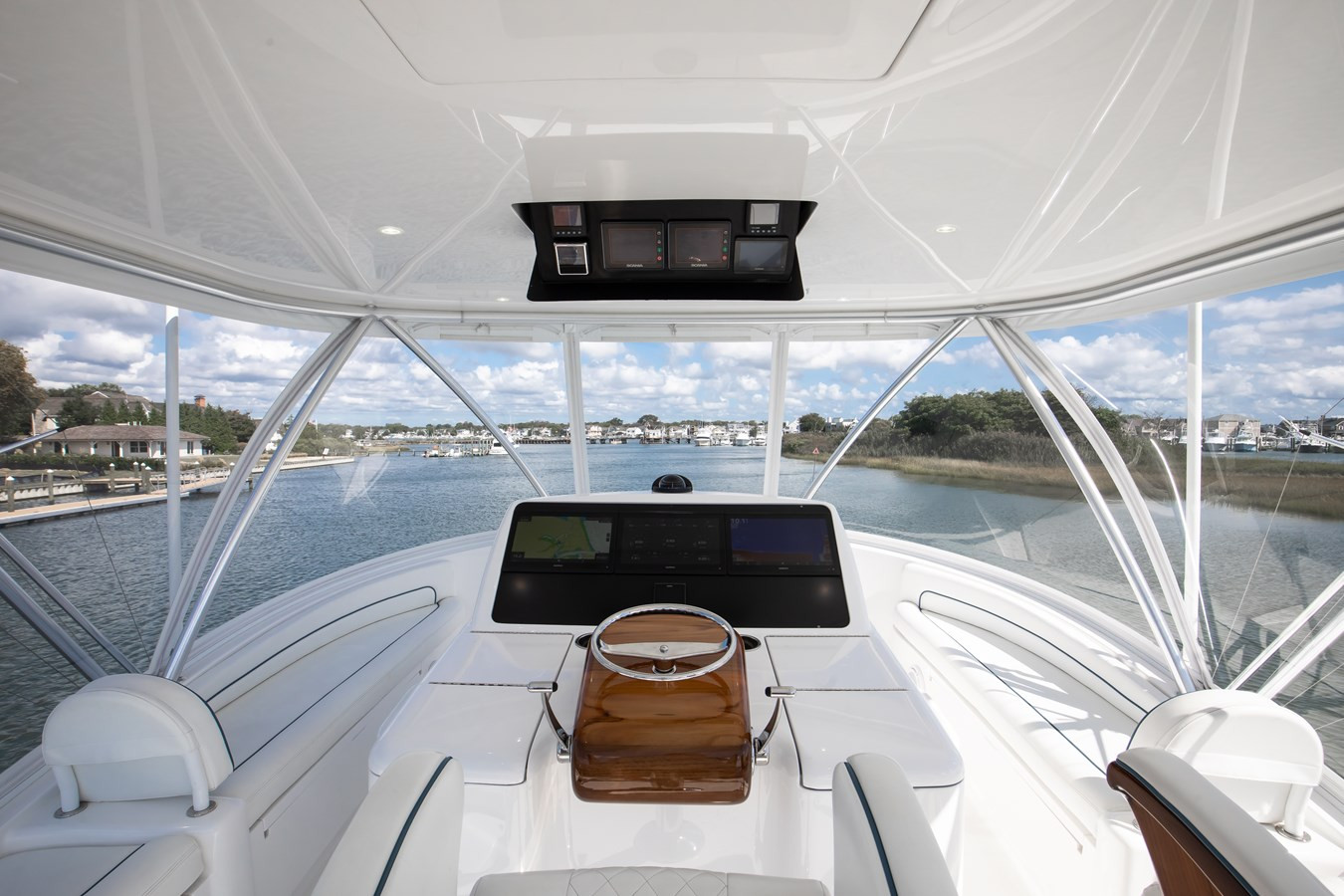 https://arconyachts.ams3.digitaloceanspaces.com/142758/conversions/large_4833642-optimize.jpg