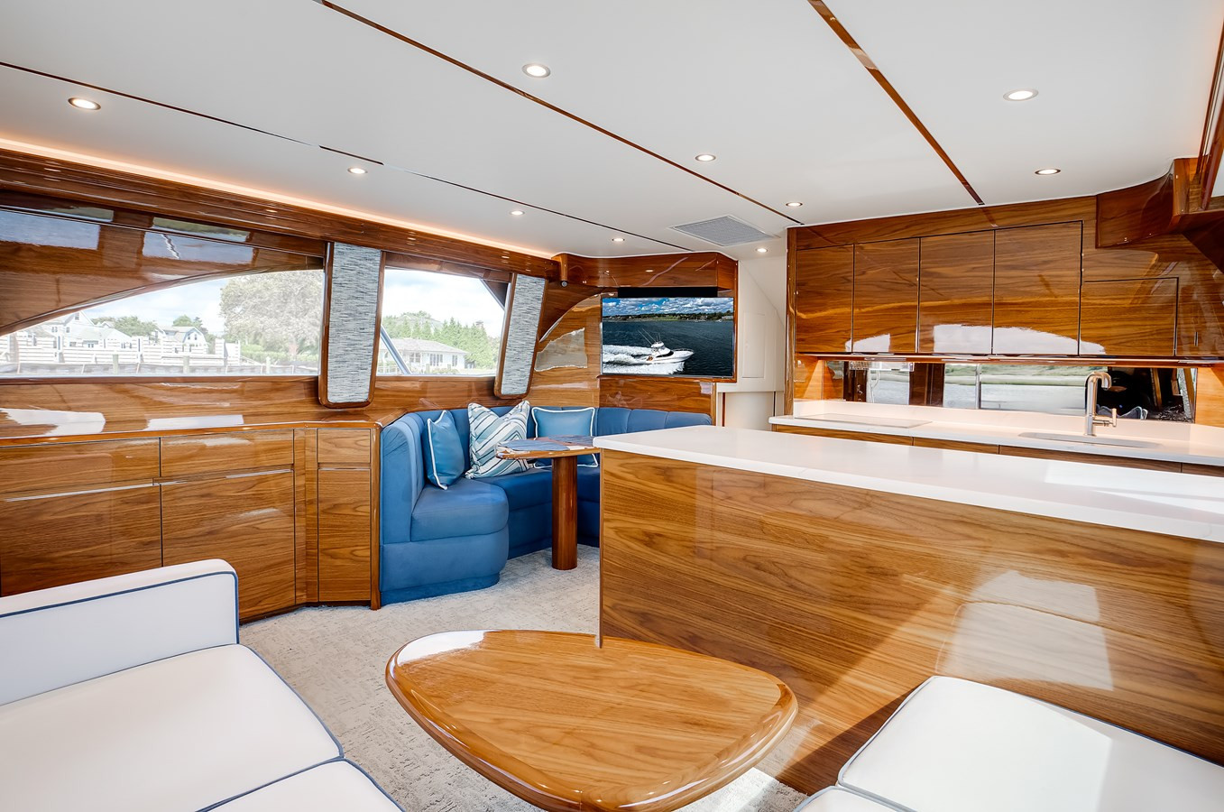 https://arconyachts.ams3.digitaloceanspaces.com/142795/conversions/large_4833651-optimize.jpg