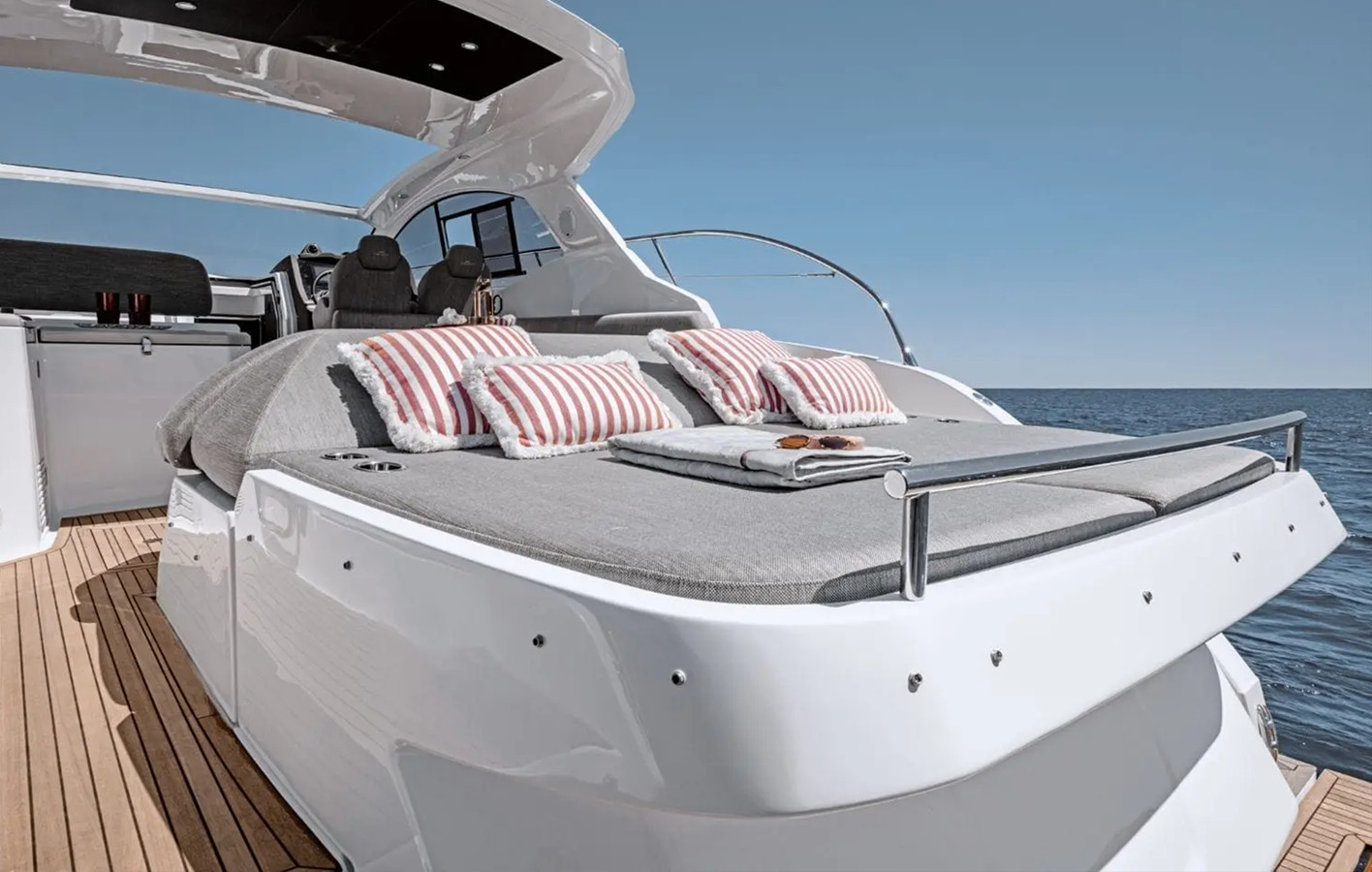 https://arconyachts.ams3.digitaloceanspaces.com/142833/conversions/large_4362371-optimize.jpg