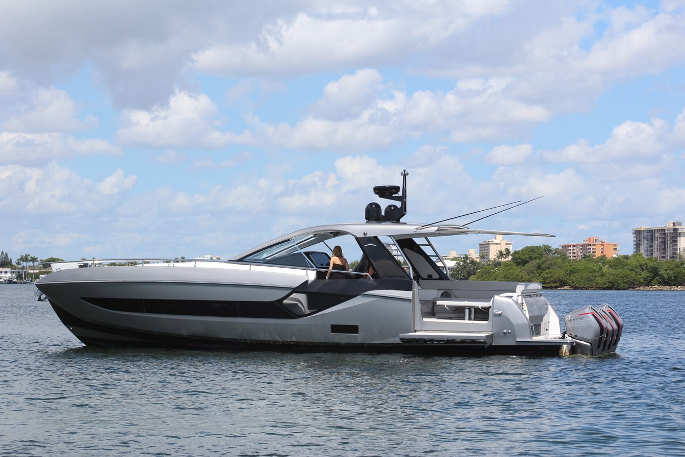 https://arconyachts.ams3.digitaloceanspaces.com/142968/conversions/large_4070817-optimize.jpg