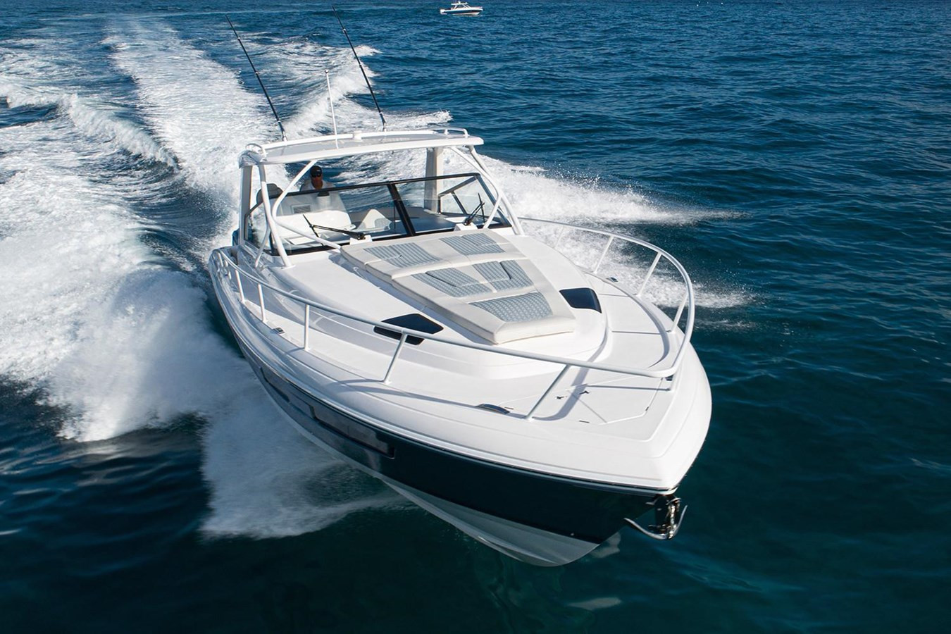 https://arconyachts.ams3.digitaloceanspaces.com/143016/conversions/large_3360659-optimize.jpg