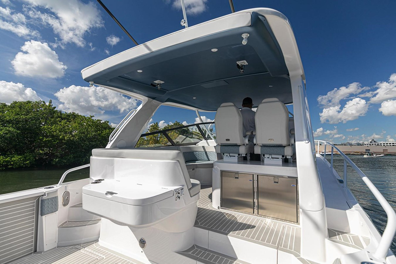 https://arconyachts.ams3.digitaloceanspaces.com/143037/conversions/large_3360666-optimize.jpg