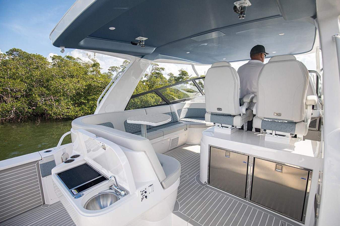 https://arconyachts.ams3.digitaloceanspaces.com/143041/conversions/large_3360668-optimize.jpg