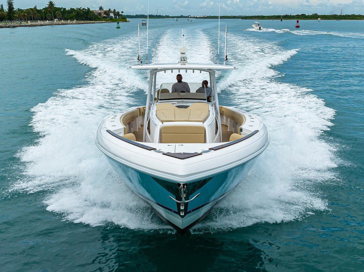 https://arconyachts.ams3.digitaloceanspaces.com/143044/conversions/large_4111738-optimize.jpg