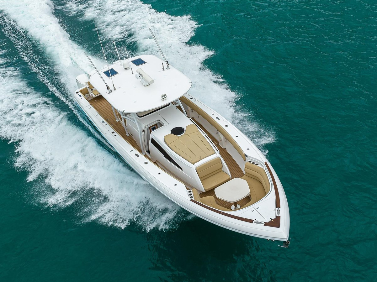 https://arconyachts.ams3.digitaloceanspaces.com/143051/conversions/large_4111741-optimize.jpg