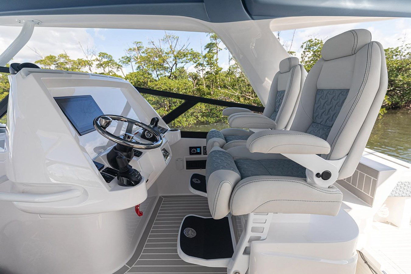https://arconyachts.ams3.digitaloceanspaces.com/143053/conversions/large_3360673-optimize.jpg