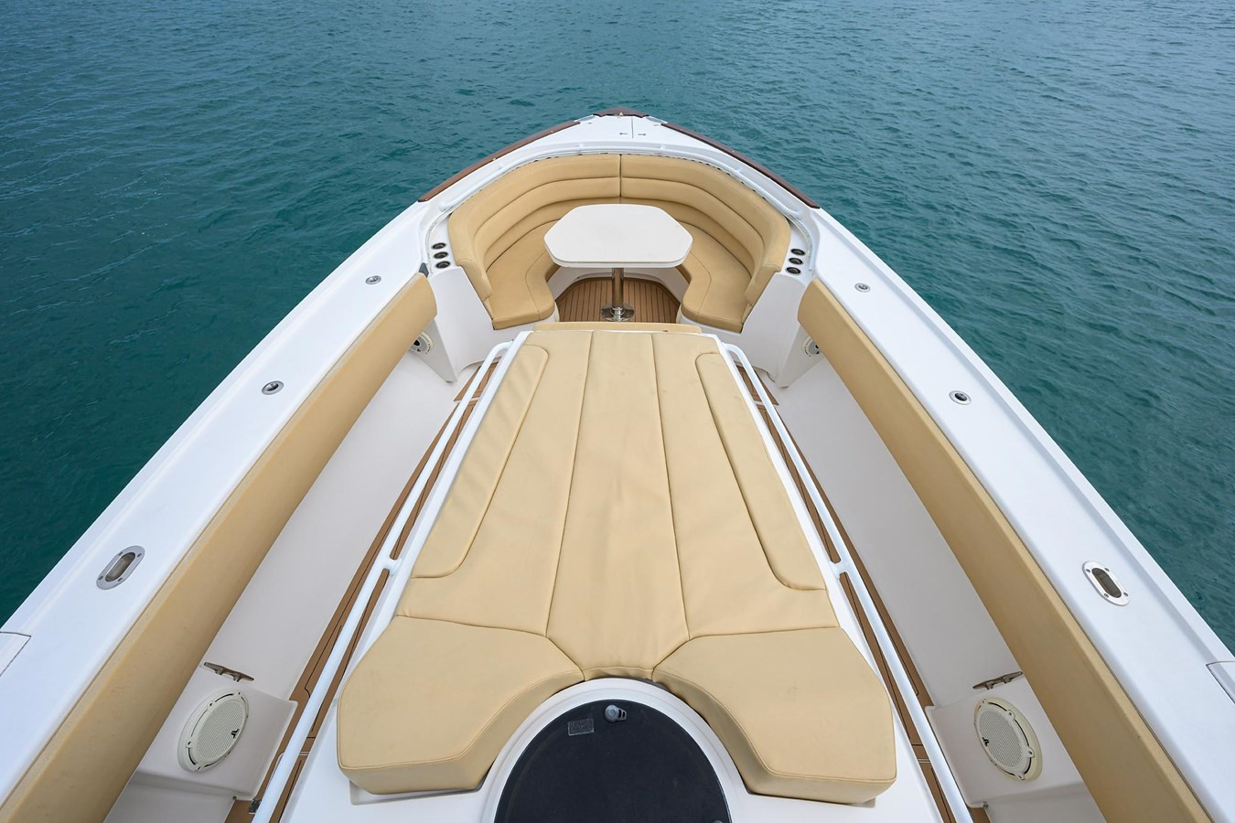 https://arconyachts.ams3.digitaloceanspaces.com/143063/conversions/large_4111745-optimize.jpg