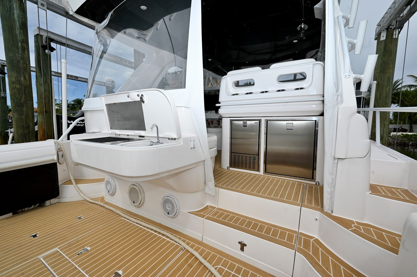 https://arconyachts.ams3.digitaloceanspaces.com/143070/conversions/large_4561451-optimize.jpg