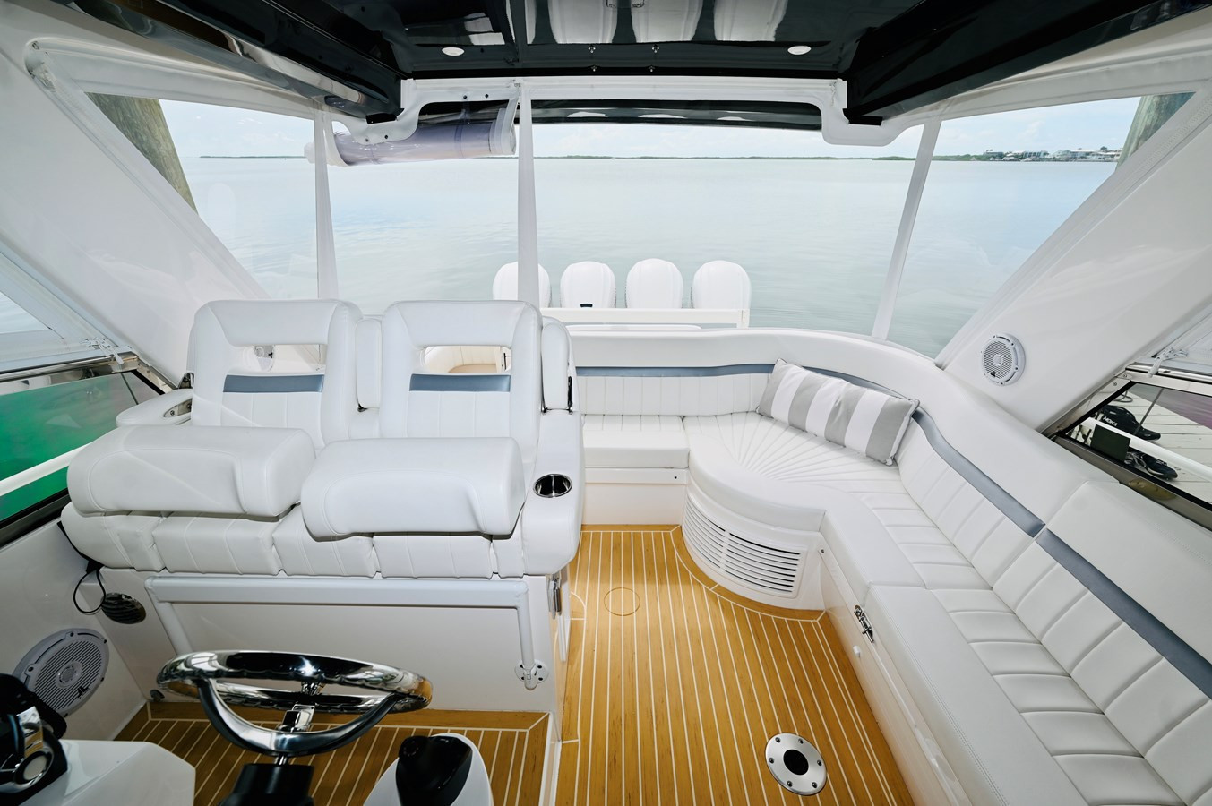 https://arconyachts.ams3.digitaloceanspaces.com/143076/conversions/large_4561453-optimize.jpg